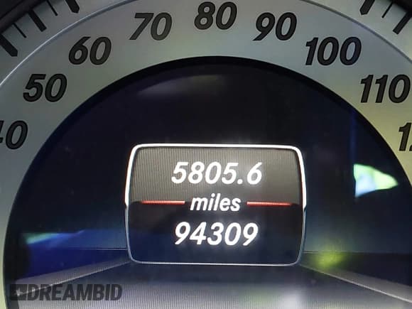 ✅ 2015 Mercedes-Benz C 250 • VIN: WDDGJ4HB2FG386158 • Lot: 41373544. Wystawiony na IAAI z przebiegiem 94 309 mil. Bezpłatny archiwum sprzedaży aukcyjnych z USA i szczegółowy raport historii pojazdu na DreamBid. Zdjęcie 16.