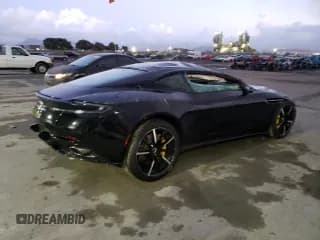 ✅ 2023 Aston Martin DB11 • VIN: SCFRMFAV3PGL11773 • Lot: 82879093. Wystawiony na Copart z przebiegiem Nie podano. Bezpłatny archiwum sprzedaży aukcyjnych z USA i szczegółowy raport historii pojazdu na DreamBid. Zdjęcie 3.