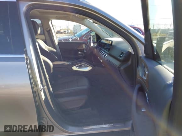 ✅ 2020 Mercedes-Benz GLE 350 • VIN: 4JGFB4KB6LA013405 • Lot: 43588685. Listed on IAAI with 41,775 mi. Free auction sales archive from the USA and detailed vehicle history report at DreamBid. Image 5.