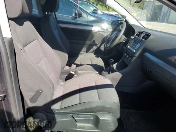 ✅ 2010 Volkswagen Golf • VIN: WVWAB7AJ7AW385375 • Lot: 82264905. Listed on Copart with 204,314 mi. Free auction sales archive from the USA and detailed vehicle history report at DreamBid. Image 10.