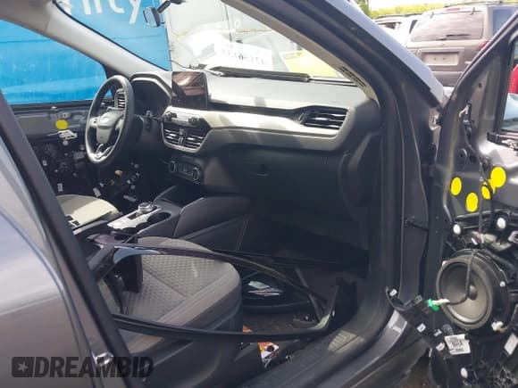 ✅ 2022 Ford Escape SE • VIN: 1FMCU9G66NUB20350 • Lot: 42156135. Listed on IAAI with 56,142 mi. Free auction sales archive from the USA and detailed vehicle history report at DreamBid. Image 5.