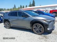 ✅ 2023 Toyota bZ4X XLE • VIN: JTMABACA5PA028969 • Лот: 42807613. Опубликован ранее на IAAI с пробегом 6 975 миль. Бесплатный доступ к архиву аукционных продаж из США и подробный отчёт об истории автомобиля на DreamBid. Изображение 14.