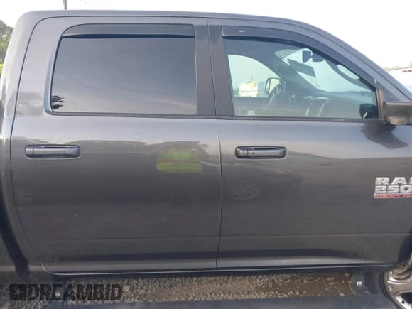 ✅ 2018 Ram 2500 Laramie • VIN: 3C6UR5FL8JG368470 • Lot: 42615330. Listed on IAAI with 82,525 mi. Free auction sales archive from the USA and detailed vehicle history report at DreamBid. Image 13.