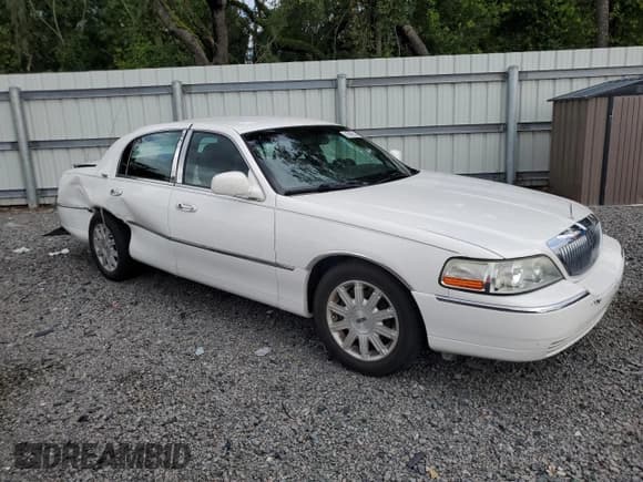 ✅ 2011 Lincoln Town Car Signature Limited • VIN: 2LNBL8CV4BX757294 • Lot: 69808014. Listed on Copart with 159,069 mi. Free auction sales archive from the USA and detailed vehicle history report at DreamBid. Image 4.