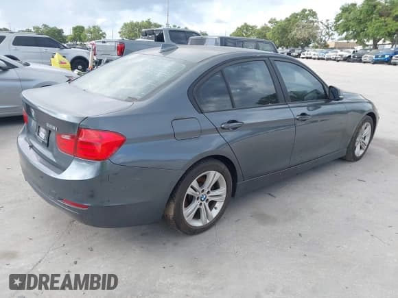 ✅ 2015 BMW 3 Series 328i • VIN: WBA3A5G55FNS85005 • Lot: 41980680. Listed on IAAI with 136,517 mi. Free auction sales archive from the USA and detailed vehicle history report at DreamBid. Image 4.