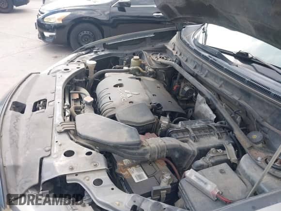 2011 Mitsubishi Outlander SE with VIN JA4AS3AW7BU031559, listed as a IAAI auction lot 43398627 with 323,061 mi miles and . Bid and sale history available at DreamBid. Image 10.