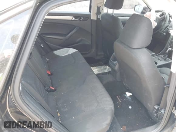 ✅ 2014 Volkswagen Passat Wolfsburg Edition • VIN: 1VWAH7A34EC019331 • Lot: 42996783. Wystawiony na IAAI z przebiegiem 162 440 mil. Bezpłatny archiwum sprzedaży aukcyjnych z USA i szczegółowy raport historii pojazdu na DreamBid. Zdjęcie 8.