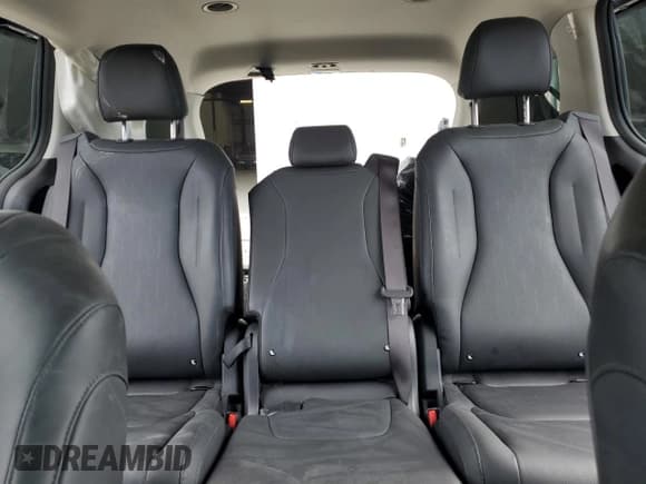 ✅ 2024 Kia Carnival LX • VIN: KNDNB4H31R6440244 • Лот: 81930885. Опубликован ранее на Copart с пробегом 16 741 миль. Бесплатный доступ к архиву аукционных продаж из США и подробный отчёт об истории автомобиля на DreamBid. Изображение 10.