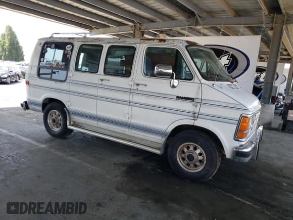 ✅ 1992 Dodge Cargo • VIN: 2B6HB21X8NK122023 • Lot: 55912575. Listed on Copart with 131,470 mi. Free auction sales archive from the USA and detailed vehicle history report at DreamBid. Image 4.