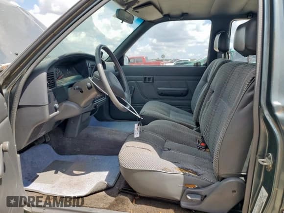 ✅ 1993 Toyota Pickup DLX • VIN: JT4RN93P4P5083841 • Лот: 68662145. Опубликован ранее на Copart с пробегом 259 411 миль. Бесплатный доступ к архиву аукционных продаж из США и подробный отчёт об истории автомобиля на DreamBid. Изображение 7.