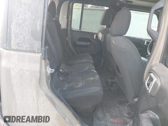 ✅ 2020 Jeep Gladiator Sport S • VIN: 1C6JJTAG0LL162252 • Lot: 43245526. Wystawiony na IAAI z przebiegiem 117 479 mil. Bezpłatny archiwum sprzedaży aukcyjnych z USA i szczegółowy raport historii pojazdu na DreamBid. Zdjęcie 8.