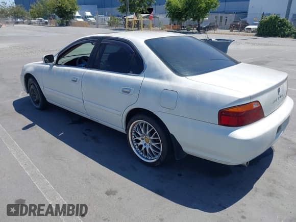 ✅ 2000 Acura TL • VIN: 19UUA5668YA065838 • Lot: 42605778. Wystawiony na IAAI z przebiegiem 196 930 mil. Bezpłatny archiwum sprzedaży aukcyjnych z USA i szczegółowy raport historii pojazdu na DreamBid. Zdjęcie 3.