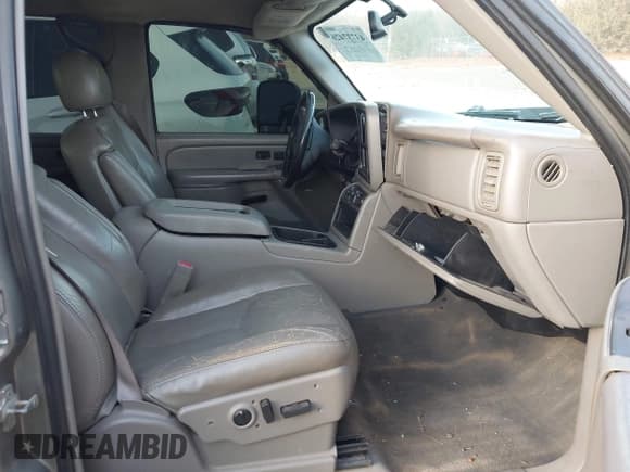 ✅ 2006 Chevrolet Silverado 2500HD LT3 • VIN: 1GCHK23D36F213635 • Lot: 43737426. Wystawiony na IAAI z przebiegiem 302 249 mil. Bezpłatny archiwum sprzedaży aukcyjnych z USA i szczegółowy raport historii pojazdu na DreamBid. Zdjęcie 5.