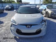 ✅ 2013 Hyundai Veloster w/Black Int • VIN: KMHTC6AD5DU128883 • Lot: 90024835. Wystawiony na Copart z przebiegiem 75 795 mil. Bezpłatny archiwum sprzedaży aukcyjnych z USA i szczegółowy raport historii pojazdu na DreamBid. Zdjęcie 5.