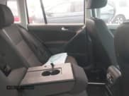 ✅ 2017 Volkswagen Tiguan S • VIN: WVGAV7AX2HK044684 • Lot: 29013278. Wystawiony na IAAI z przebiegiem 50 598 mil. Bezpłatny archiwum sprzedaży aukcyjnych z USA i szczegółowy raport historii pojazdu na DreamBid. Zdjęcie 8.