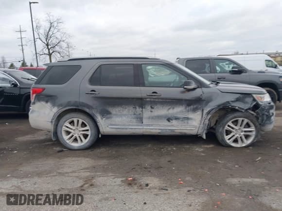 ✅ 2016 Ford Explorer XLT • VIN: 1FM5K8D82GGC84761 • Lot: 41865916. Wystawiony na IAAI z przebiegiem 226 883 mil. Bezpłatny archiwum sprzedaży aukcyjnych z USA i szczegółowy raport historii pojazdu na DreamBid. Zdjęcie 13.