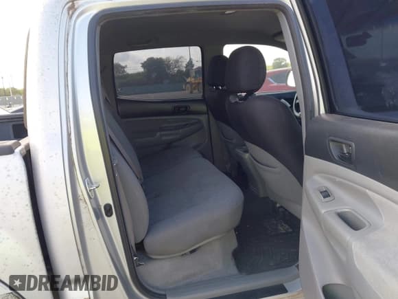 ✅ 2008 Toyota Tacoma PreRunner • VIN: 3TMJU62N68M062841 • Lot: 43088573. Listed on IAAI with 194,558 mi. Free auction sales archive from the USA and detailed vehicle history report at DreamBid. Image 8.