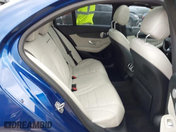 ✅ 2017 Mercedes-Benz C 300 • VIN: 55SWF4JB0HU202316 • Лот: 42139505. Опубликован ранее на IAAI с пробегом 88 514 миль. Бесплатный доступ к архиву аукционных продаж из США и подробный отчёт об истории автомобиля на DreamBid. Изображение 8.