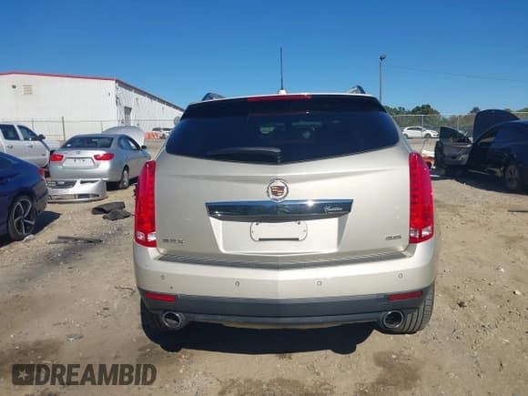 ✅ 2015 Cadillac SRX Luxury Collection • VIN: 3GYFNBE36FS537218 • Lot: 43509606. Wystawiony na IAAI z przebiegiem 89 408 mil. Bezpłatny archiwum sprzedaży aukcyjnych z USA i szczegółowy raport historii pojazdu na DreamBid. Zdjęcie 17.