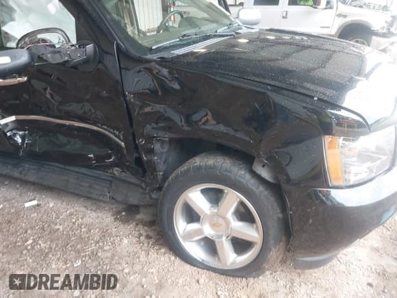 ✅ 2013 Chevrolet Tahoe LTZ • VIN: 1GNSCCE03DR122449 • Lot: 42860317. Listed on IAAI with 181,518 mi. Free auction sales archive from the USA and detailed vehicle history report at DreamBid. Image 6.