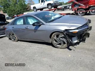 ✅ 2025 Hyundai Elantra SEL Sport • VIN: KMHLM4DG0SU876798 • Лот: 71768515. Опубликован ранее на Copart с пробегом 11 398 миль. Бесплатный доступ к архиву аукционных продаж из США и подробный отчёт об истории автомобиля на DreamBid. Изображение 4.