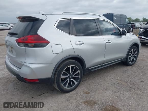✅ 2018 Nissan Rogue SV • VIN: JN8AT2MT0JW460399 • Lot: 42329865. Listed on IAAI with 111,023 mi. Free auction sales archive from the USA and detailed vehicle history report at DreamBid. Image 4.