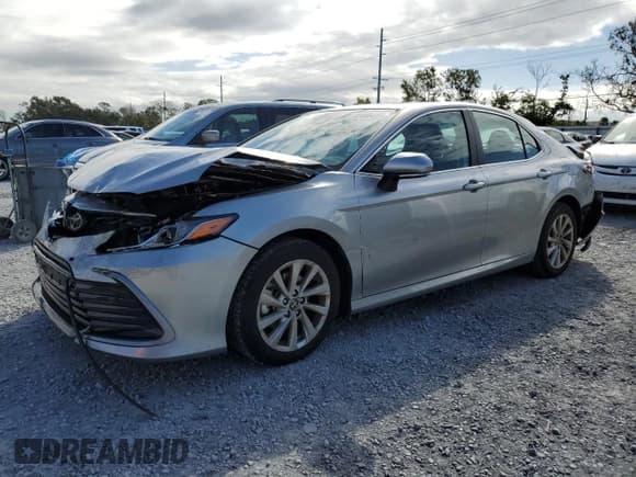 ✅ 2024 Toyota Camry LE • VIN: 4T1R11AK8RU205514 • Lot: 90446415. Listed on Copart with 25,713 mi. Free auction sales archive from the USA and detailed vehicle history report at DreamBid. Image 1.