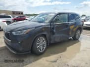 ✅ 2021 Toyota Highlander Platinum • VIN: 5TDFZRAH9MS074786 • Лот: 58811315. Опубликован ранее на Copart с пробегом Не указан. Бесплатный доступ к архиву аукционных продаж из США и подробный отчёт об истории автомобиля на DreamBid. Изображение 1.