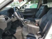 ✅ 2022 Mazda CX-5 S Premium Plus • VIN: JM3KFBEM6N0642364 • Lot: 60361005. Wystawiony na Copart z przebiegiem 17 421 mil. Bezpłatny archiwum sprzedaży aukcyjnych z USA i szczegółowy raport historii pojazdu na DreamBid. Zdjęcie 7.