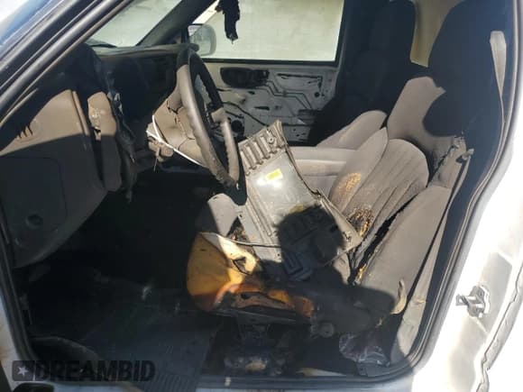 ✅ 2003 Chevrolet S-10 Work Truck • VIN: 1GCCS14X538283330 • Лот: 47544295. Опубликован ранее на Copart с пробегом Не указан. Бесплатный доступ к архиву аукционных продаж из США и подробный отчёт об истории автомобиля на DreamBid. Изображение 7.