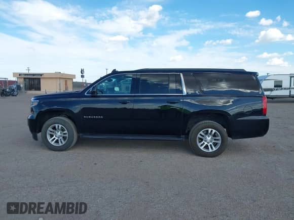 2017 Chevrolet Suburban LT с VIN 1GNSKHKC2HR186647, выставлен на аукционе IAAI как лот 43317641 с пробегом 150 840 миль миль и . История ставок и продаж доступна на DreamBid. Изображение 14.