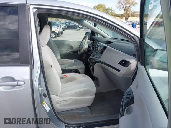 ✅ 2014 Toyota Sienna LE • VIN: 5TDKK3DC0ES509583 • Lot: 43424567. Listed on IAAI with 217,639 mi. Free auction sales archive from the USA and detailed vehicle history report at DreamBid. Image 5.