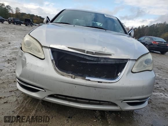✅ 2011 Chrysler 200 Touring • VIN: 1C3BC1FB1BN507790 • Лот: 90285575. Опубликован ранее на Copart с пробегом 146 810 миль. Бесплатный доступ к архиву аукционных продаж из США и подробный отчёт об истории автомобиля на DreamBid. Изображение 5.