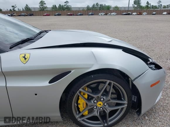 ✅ 2017 Ferrari California T • VIN: ZFF77XJA2H0226113 • Lot: 41445494. Listed on IAAI with 17,032 mi. Free auction sales archive from the USA and detailed vehicle history report at DreamBid. Image 19.