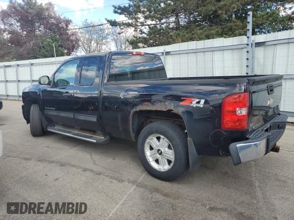 ✅ 2011 Chevrolet Silverado 1500 LT • VIN: 1GCRKSE36BZ343507 • Лот: 89533695. Опубликован ранее на Copart с пробегом 196 650 миль. Бесплатный доступ к архиву аукционных продаж из США и подробный отчёт об истории автомобиля на DreamBid. Изображение 2.