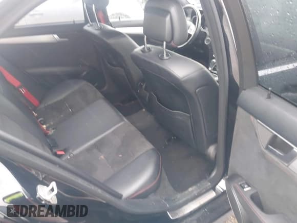 ✅ 2013 Mercedes-Benz C 300 Sport • VIN: WDDGF8AB3DG073703 • Lot: 41551296. Wystawiony na IAAI z przebiegiem 123 912 mil. Bezpłatny archiwum sprzedaży aukcyjnych z USA i szczegółowy raport historii pojazdu na DreamBid. Zdjęcie 8.