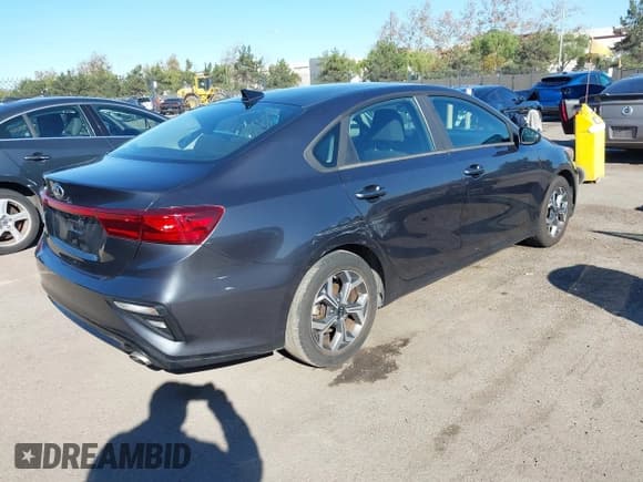✅ 2019 Kia Forte LXS • VIN: 3KPF24AD3KE109091 • Lot: 43792731. Wystawiony na IAAI z przebiegiem 147 207 mil. Bezpłatny archiwum sprzedaży aukcyjnych z USA i szczegółowy raport historii pojazdu na DreamBid. Zdjęcie 4.