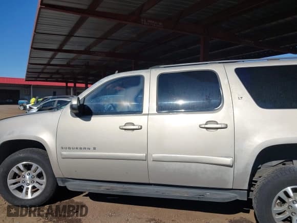 ✅ 2007 Chevrolet Suburban LT • VIN: 1GNFC16JX7J174161 • Lot: 43600044. Listed on IAAI with 155,047 mi. Free auction sales archive from the USA and detailed vehicle history report at DreamBid. Image 15.