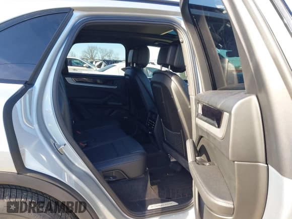 ✅ 2024 Porsche Cayenne • VIN: WP1AA2AYXRDA01534 • Лот: 41305797. Опубликован ранее на IAAI с пробегом 12 848 миль. Бесплатный доступ к архиву аукционных продаж из США и подробный отчёт об истории автомобиля на DreamBid. Изображение 8.