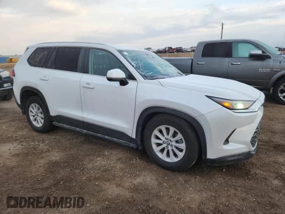 ✅ 2024 Toyota Highlander XLE • VIN: 5TDAAAB55RS026720 • Lot: 92868595. Listed on Copart with 16,776 mi. Free auction sales archive from the USA and detailed vehicle history report at DreamBid. Image 4.