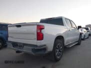 ✅ 2020 Chevrolet Silverado 1500 LT • VIN: 3GCPWCED9LG158962 • Lot: 43642484. Wystawiony na IAAI z przebiegiem 81 060 mil. Bezpłatny archiwum sprzedaży aukcyjnych z USA i szczegółowy raport historii pojazdu na DreamBid. Zdjęcie 4.