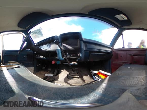 ✅ 1983 Ford F-350 • VIN: 1FDJF37G8DNA24140 • Лот: 43590786. Опубликован ранее на IAAI с пробегом 657 697 миль. Бесплатный доступ к архиву аукционных продаж из США и подробный отчёт об истории автомобиля на DreamBid. Изображение 17.