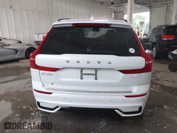 ✅ 2024 Volvo XC60 Plus Dark Theme • VIN: YV4H60DL5R1782435 • Lot: 42910415. Listed on IAAI with 30,065 mi. Free auction sales archive from the USA and detailed vehicle history report at DreamBid. Image 17.