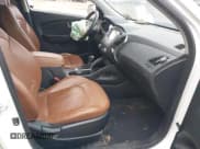 ✅ 2014 Hyundai Tucson SE • VIN: KM8JUCAG1EU945945 • Lot: 41684277. Wystawiony na IAAI z przebiegiem 123 611 mil. Bezpłatny archiwum sprzedaży aukcyjnych z USA i szczegółowy raport historii pojazdu na DreamBid. Zdjęcie 5.