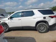 ✅ 2023 Chevrolet Traverse LT Cloth • VIN: 1GNERGKW8PJ197162 • Lot: 43255554. Wystawiony na IAAI z przebiegiem 82 291 mil. Bezpłatny archiwum sprzedaży aukcyjnych z USA i szczegółowy raport historii pojazdu na DreamBid. Zdjęcie 14.