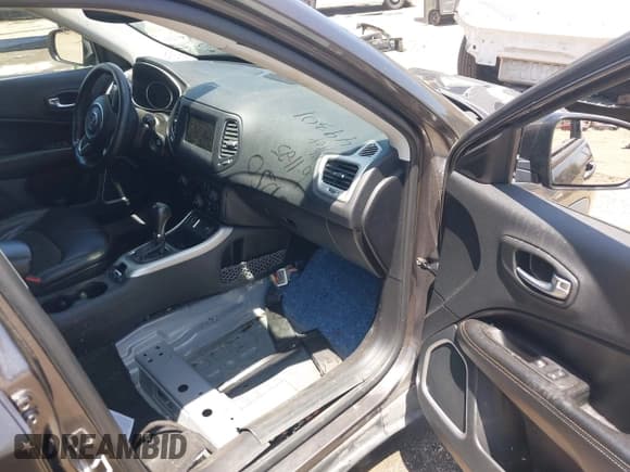 ✅ 2020 Jeep Compass Latitude • VIN: 3C4NJCBB9LT169802 • Lot: 42520373. Listed on IAAI with 107,704 mi. Free auction sales archive from the USA and detailed vehicle history report at DreamBid. Image 5.