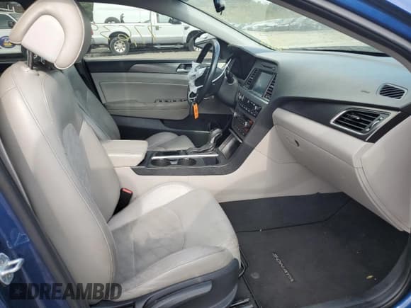 ✅ 2017 Hyundai Sonata Sport • VIN: 5NPE34AF5HH530051 • Lot: 62704852. Listed on Copart with 77,639 mi. Free auction sales archive from the USA and detailed vehicle history report at DreamBid. Image 5.