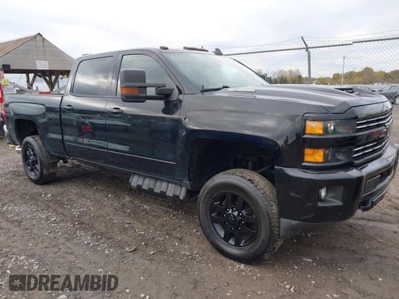 ✅ 2017 Chevrolet Silverado 2500HD LT • VIN: 1GC1KVEY7HF120235 • Lot: 43450105. Wystawiony na IAAI z przebiegiem 110 417 mil. Bezpłatny archiwum sprzedaży aukcyjnych z USA i szczegółowy raport historii pojazdu na DreamBid. Zdjęcie 1.
