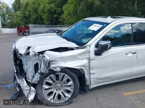 ✅ 2021 GMC Sierra 1500 Denali • VIN: 3GTU9FEL0MG255150 • Lot: 43060209. Wystawiony na IAAI z przebiegiem 56 711 mil. Bezpłatny archiwum sprzedaży aukcyjnych z USA i szczegółowy raport historii pojazdu na DreamBid. Zdjęcie 18.