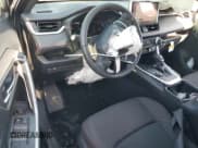 ✅ 2025 Toyota RAV4 SE • VIN: JTMCB3FV9SD235021 • Лот: 70895845. Опубликован ранее на Copart с пробегом 5 303 миль. Бесплатный доступ к архиву аукционных продаж из США и подробный отчёт об истории автомобиля на DreamBid. Изображение 8.